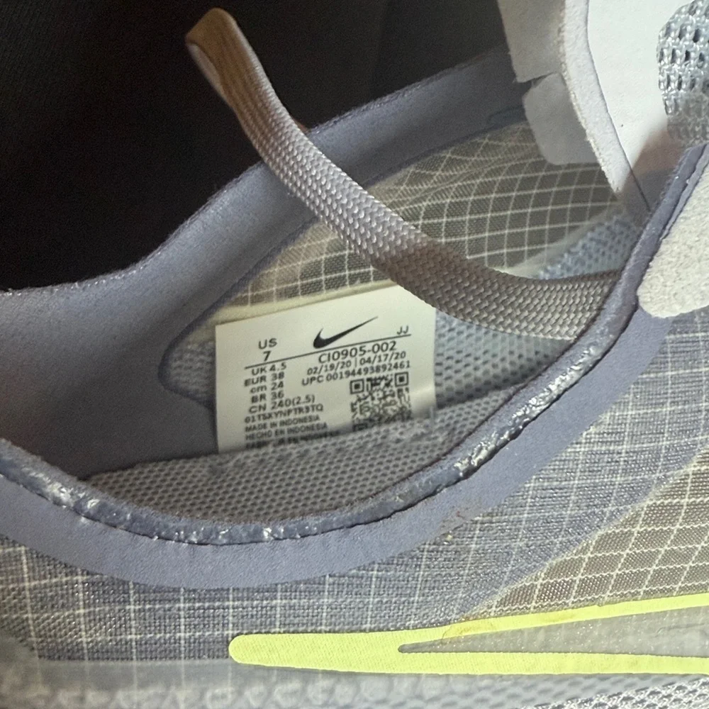 NWOT Nike Vista Lite sneaker size 7 (BL)